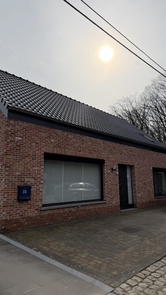 Herenthout – Dak, Zonnepanelen & Gevel